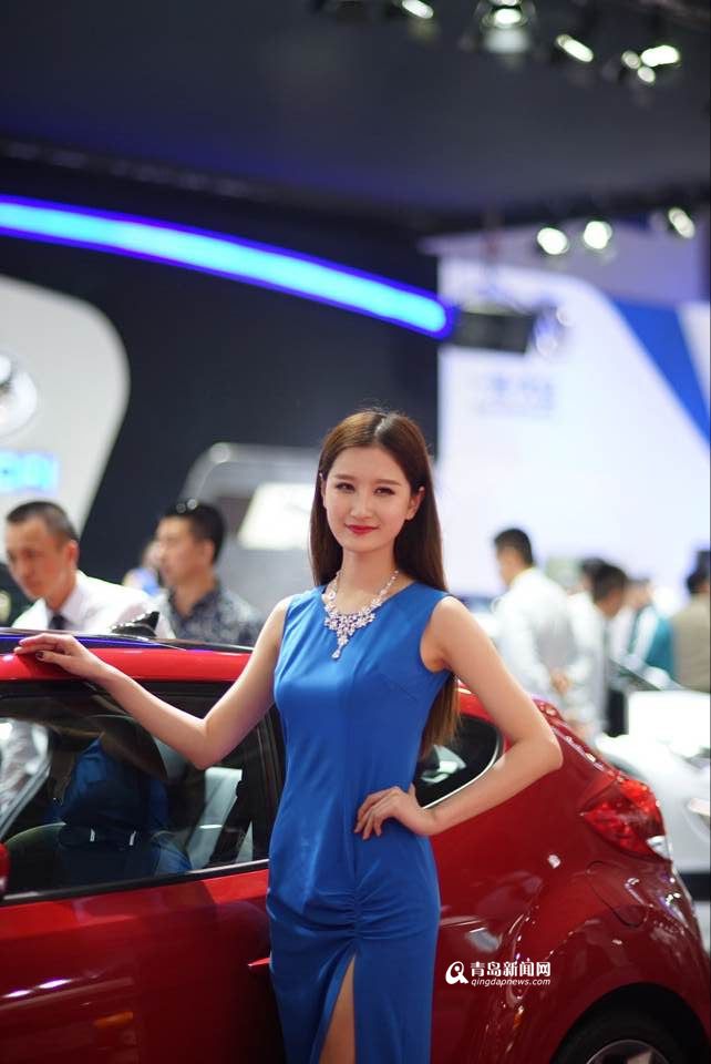 高清：青岛车展今天开幕 一大波美女香艳来袭