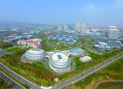 青岛蓝谷成高端人才聚集地 城市功能日趋完善