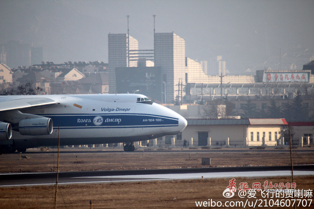 围观巨无霸！世界第二大货机“安-124”降落青岛流亭机场