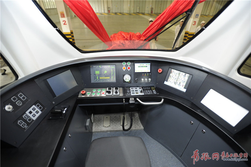 抢先看!全球首列自动驾驶有轨电车青岛下线 抢先看!全球首列自动驾驶有轨电车青岛下线