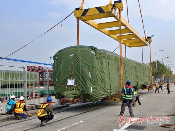 国内最大地铁车辆项目首列车运抵香港