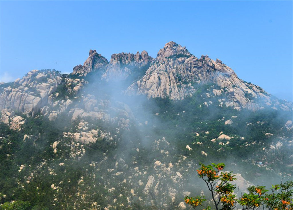 高清:晒崂山仰口夏日美图 云雾缭绕似仙境