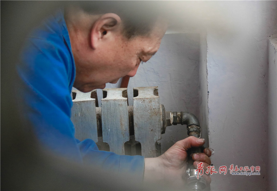实拍青岛供暖工人的日常，他们才是寒冬里的“暖男”！