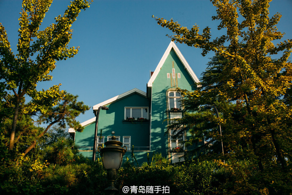 实拍八大关公主楼绝美秋景 神秘浪漫惹人醉 实拍八大关公主楼绝美秋景 神秘浪漫惹人醉