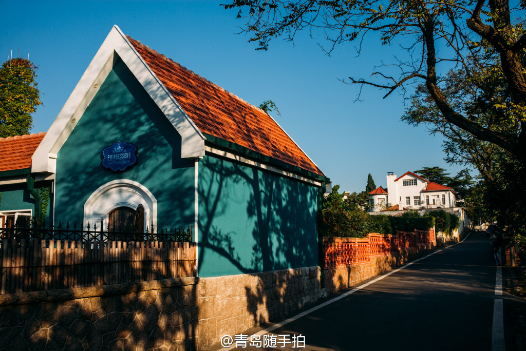 实拍八大关公主楼绝美秋景 神秘浪漫惹人醉 实拍八大关公主楼绝美秋景 神秘浪漫惹人醉