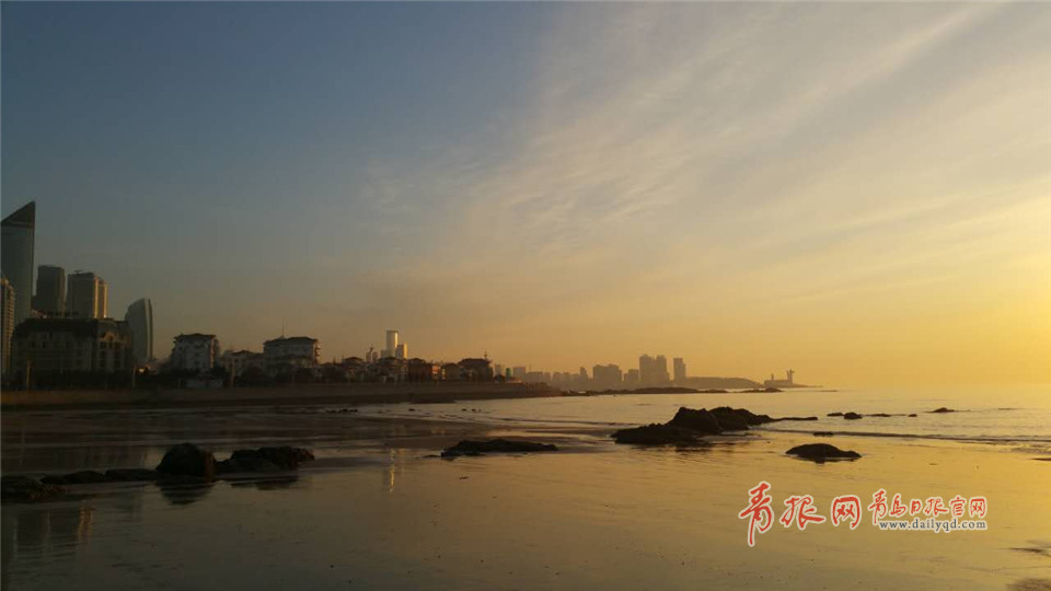 今天，晨曦中的青岛海滨美爆了！