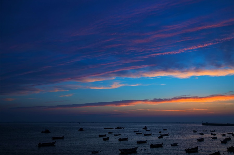 青岛绝美夜景大片来袭 灯火璀璨美轮美奂