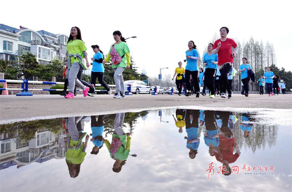 青岛雨后的“倒影大片” 梦幻如同盗梦空间