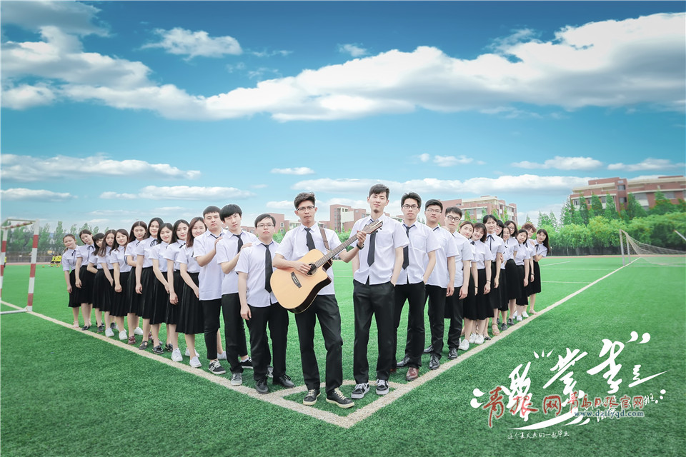 画风萌爆了！青岛高校大学生航拍创意毕业照