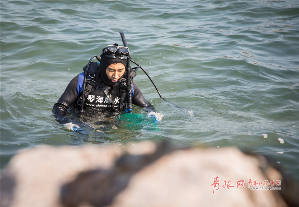 守卫大海 揭秘青岛海底清道夫的工作日常