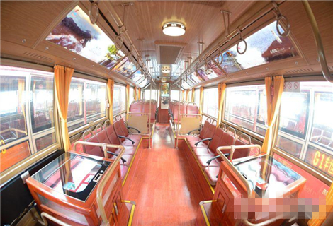 复古“叮当车”首现青岛街头 造型仿古如穿越（图）