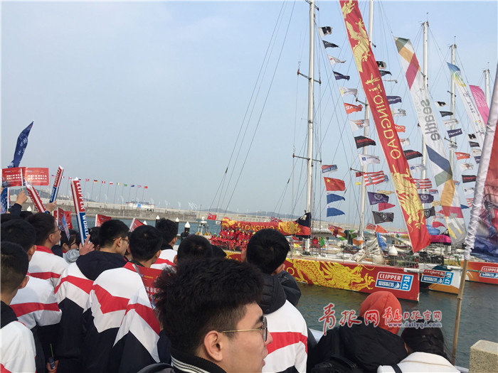 “青岛”号抵青归港