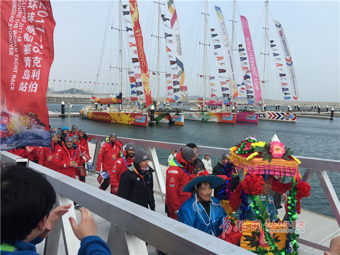 “青岛”号抵青归港