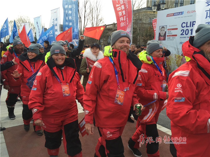 “青岛”号抵青归港