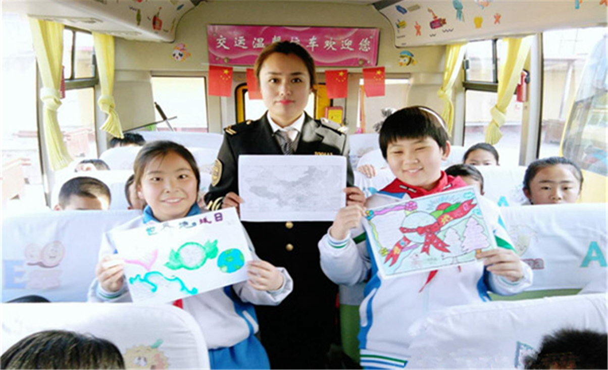 “世界地球日”青岛校车上的手绘地球萌翻了！